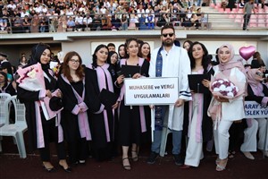 ASÜ'de Mezuniyet Coşkusu