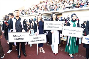 ASÜ'de Mezuniyet Coşkusu