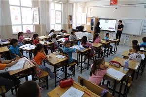 SBMYO Öğrencileri İki Okulda Akıl ve Zeka Oyunları Atölyesi Kurdu