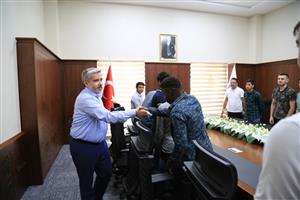Uluslararası İHL Müdürü ve Öğrenciler Şahin’i Ziyaret Etti