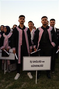 ASÜ'de Mezuniyet Coşkusu