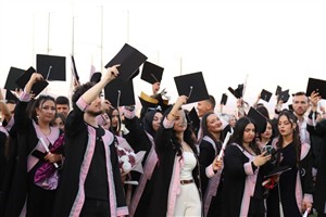ASÜ'de Mezuniyet Coşkusu