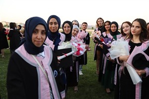 ASÜ'de Mezuniyet Coşkusu
