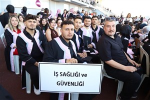 ASÜ'de Mezuniyet Coşkusu