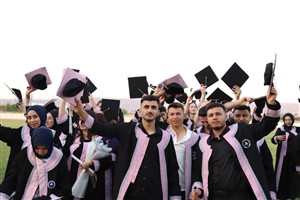 ASÜ'de Mezuniyet Coşkusu
