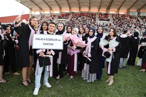 ASÜ'de Mezuniyet Coşkusu